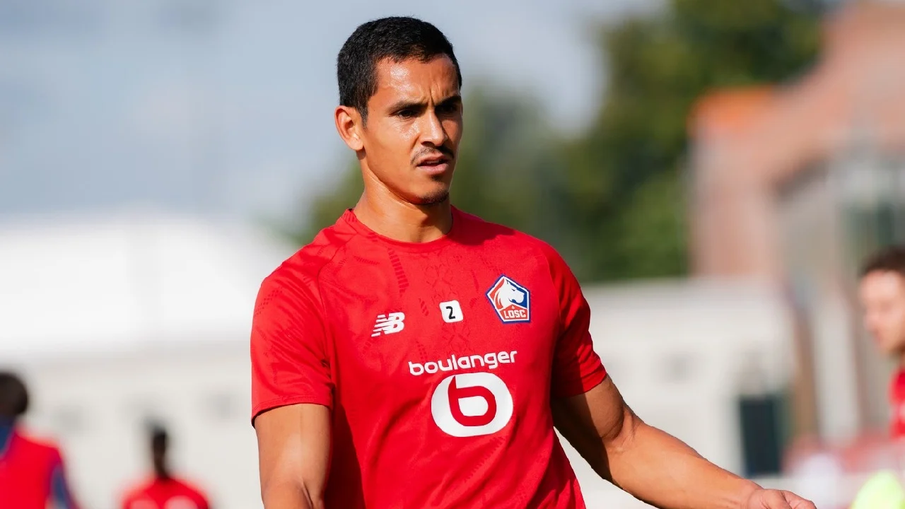 مدرب ليل الفرنسي يثني على عيسى ماندي